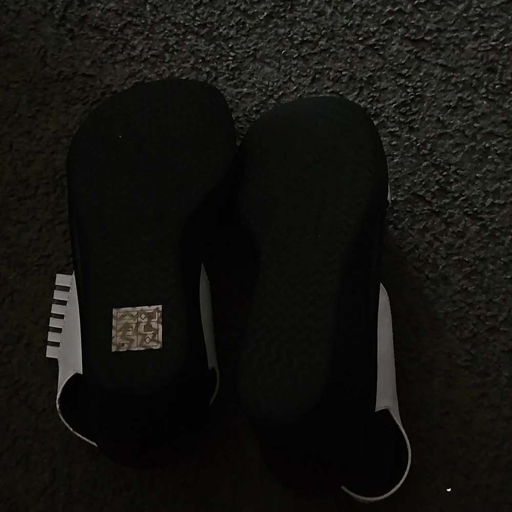 Sandals - Picture 2 of 3